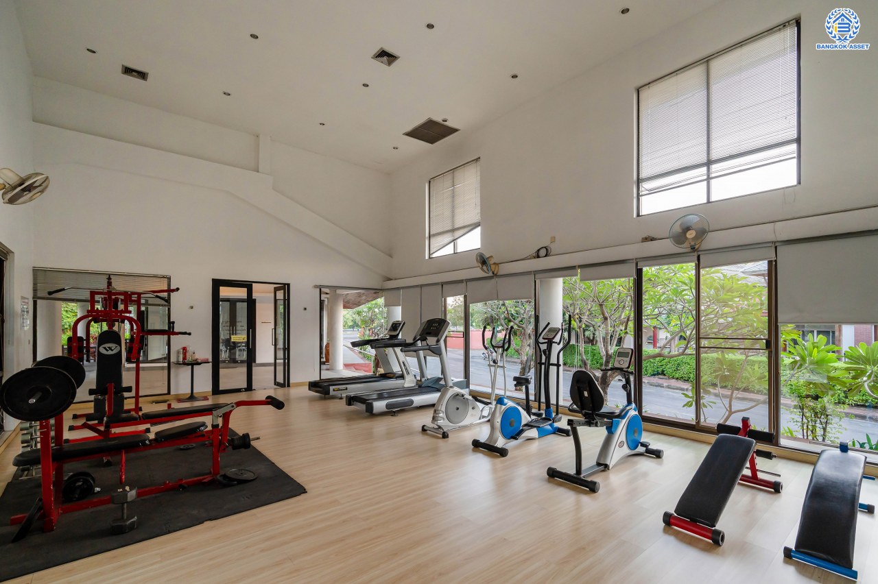 บ้านมือสองตกแต่งใหม่ โครงการ โนเบิลวานา ปิ่นเกล้า1 บ้านเดี่ยวหลังใหญ่ เนื้อที่ 65.6 ตร.ว. พื้นที่ใช้สอย 206.4 ตร.ม. ฟังก์ชัน 3 ห้องนอน 3 ห้องน้ำ 2 ห้องอเนกประสงค์  1 ห้องแม่บ้าน จอดรถได้ 2 คัน บนสุดยอดทำเลเดินทางสะดวก หน้าโครงการติดถนนใหญ่บรมราชชนนี ใกล้ทางคู่ขนานลอยฟ้าบรมราชชนนี ม.มหิดล เซ็นทรัลศาลายา และรายล้อมด้วยสิ่งอำนวยความสะดวกครบ...